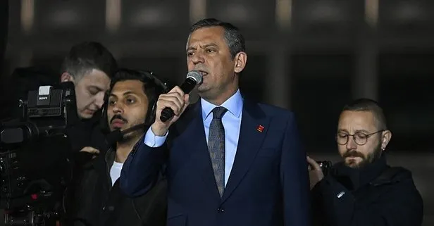 Demokrasi adı altında militanlık | CHP lideri Özel Saraçhane’de Başkan Erdoğan’ın rahmetli annesine küfür ettirdi! 41 provokatöre gözaltı