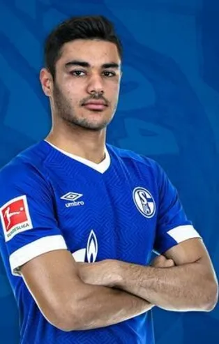 Ozan Kabak resmen Schalke’de