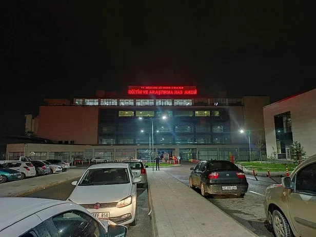 aile-faciasi-tartistigi-babasi-tarafindan-bicaklanan-genc-kurtarilamadi-1671174350002.jpeg Aile faciası! Tartıştığı babası tarafından bıçaklanan genç kurtarılamadı-1