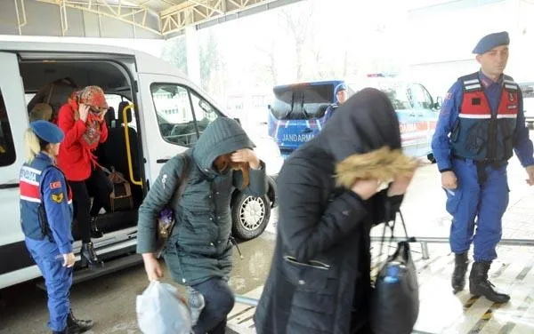 Son dakika: Yalova'da fuhuş baskını! 16 kadın ve 14 erkek yakalandı!-2