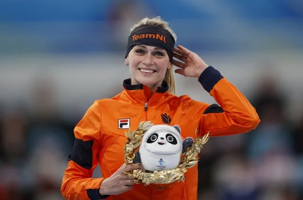 irene-schouten-20-yillik-olimpiyat-rekorunu-kirdi-1644130814929.jpg