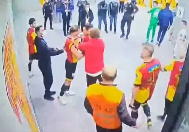 İrfan Can Kahveci'nin PFDK'ya sevk edildiği kavganın görüntüleri ortaya çıktı-4