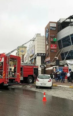 İstanbul'da yangın! AVM boşaltıldı