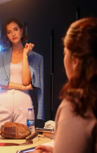 İpek cinayet büroyu podyuma çevirdi! Baş Belası 8. bölüm 2. fragmanında heyecan dorukta: Büyük itiraf!