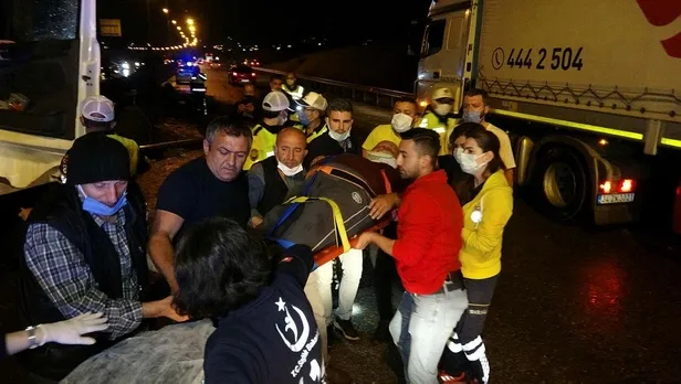 samsunda-bariyerin-saplandigi-tirda-can-pazari-1622933582901.jpeg Samsun'da bariyerin saplandığı tırda can pazarı!-4