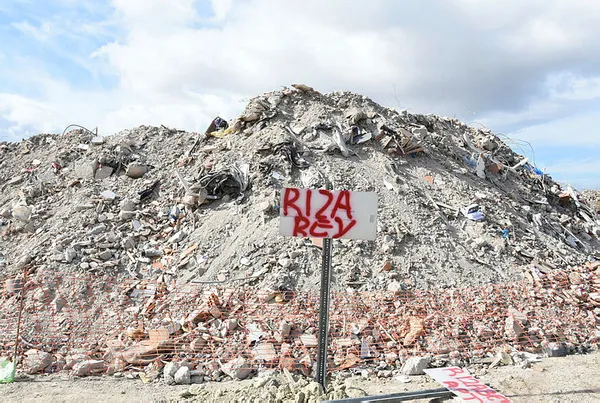 izmirdepreminde-37-vatandasa-mezar-olan-riza-bey-apartmaninin-fenni-mesulu-tutuklandi-1617141081420.jpg İzmir depreminde 37 vatandaşa mezar olan Rıza Bey Apartmanı'nın fenni mesulü tutuklandı-3