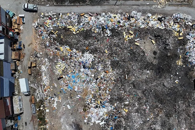 chp-izmiri-kaderine-terk-etti-sanayi-sitesi-copluge-dondu-esnaf-isyan-etti-1781554782829.jpeg CHP İzmir'i kaderine terk etti | Sanayi sitesi çöplüğe döndü: Esnaf isyan etti-4