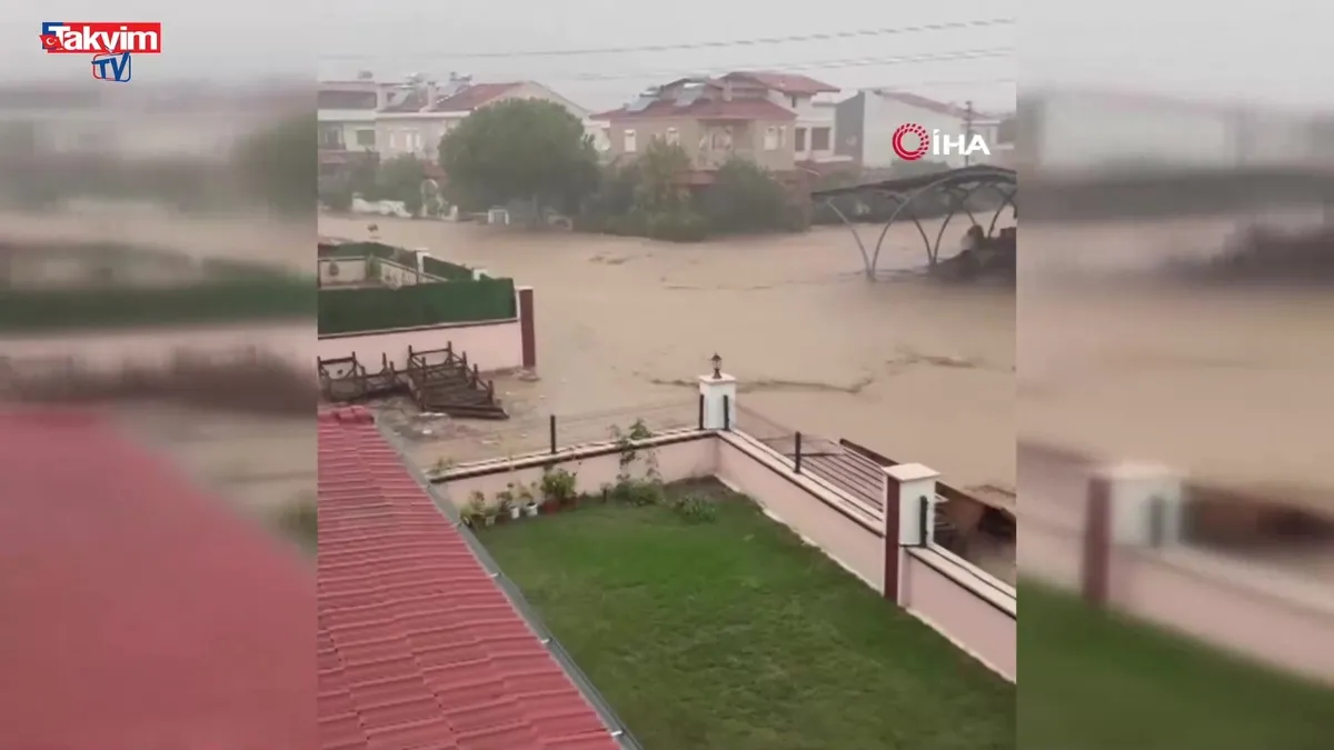 İzmir'de sağanak yağış yolları göle çevirdi