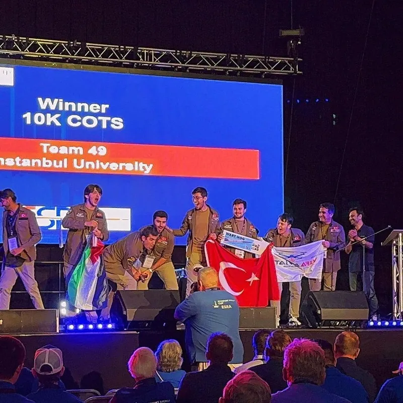 ABD'de şampiyon olan İTÜ Vefa Havacılık Takımı, İlim Yayma Vakfı Mütevelli Heyeti Başkanı Bilal Erdoğan ile bir araya geldi-8