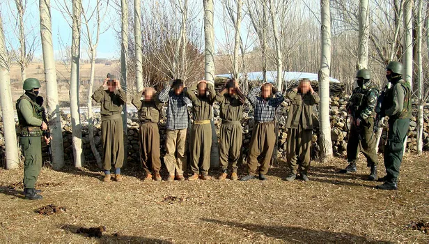 Teslim olan teröristler yine aynı adresi işaret etti: "HDP binasından alındık"-6