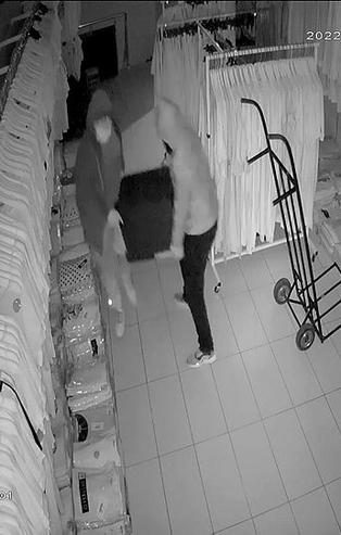 Fatih'te 11 milyonluk soygun! Çelik kasayı böyle götürdüler