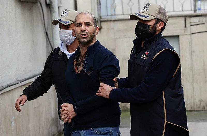 CHP ve DEM'in sıraya girip akladığı DHKP-C'li Pınar Birkoç'la ilgili yeni detaylar! Daha önce de polis karakoluna saldırmış-7