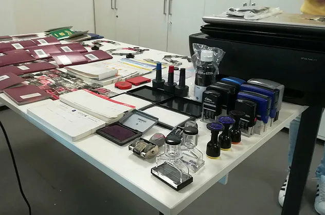2 binden fazla sahte seyahat belgesi düzenlemişti! "Doktor" tutuklandı