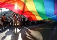 Feminizm ve eşcinsellik: Aile kurumunun temeline bu yöntemle dinamit döşeniyor!