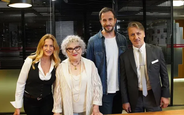 Menajerimi Ara'da akıllara zarar ayrılık! Herkes Menajerimi Ara'yı onun için izlerken o diziye böyle veda etti-2