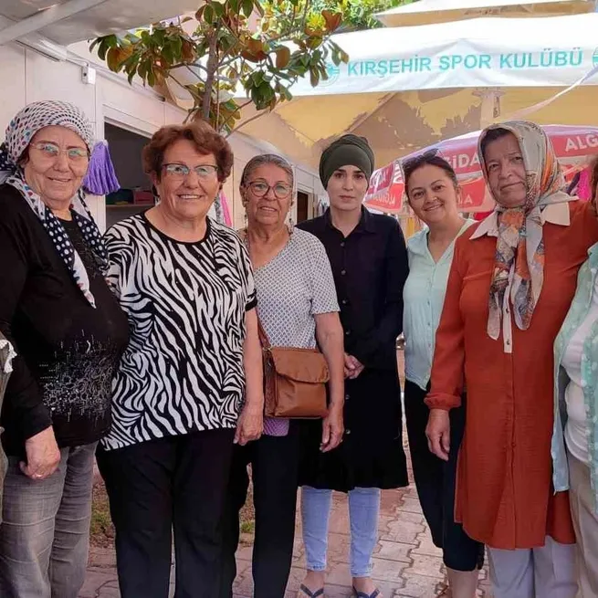 Kırşehir’de bir grup emekli öğretmenden öğrencilere destek