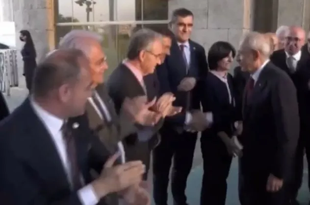 CHP’li vekiller İmamoğlu ve Yavaş'a “Ya bana katılın ya da şimdi yolumdan çekilin” resti çeken Kılıçdaroğlu'na alkış kuyruğunda