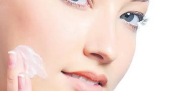 Soğuk havalarda cilt bariyerini güçlendirmek için nemlendirici kullanmayı ihmal etmeyin