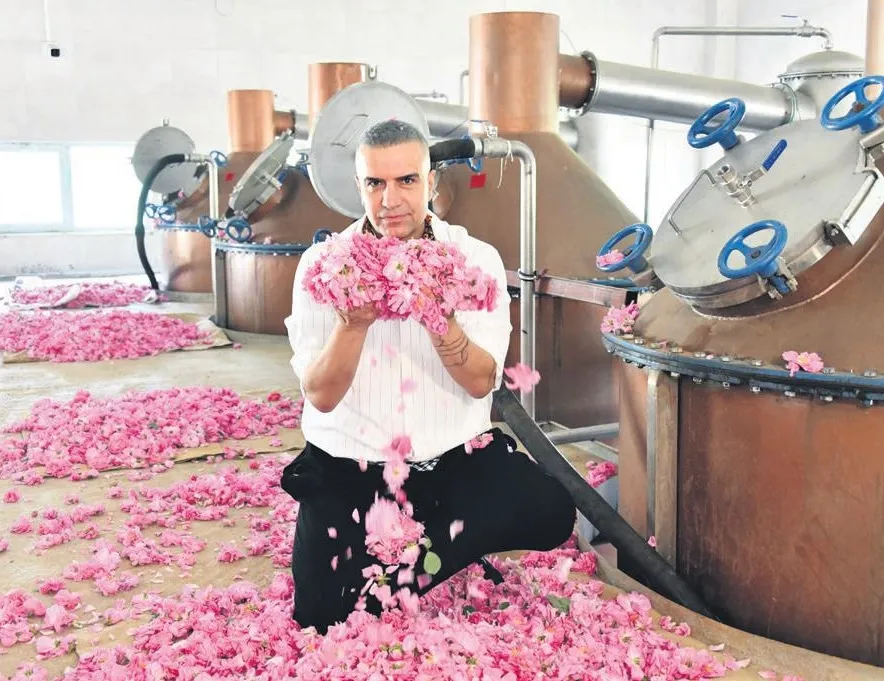 Yüzler ’gül’üyor!