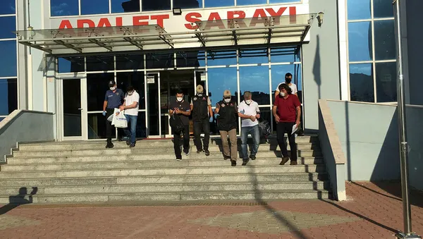 fetocu-3-hashasi-yunanistana-kacarken-yakalandi-1599494670631.jpg Edirne'de, FETÖ'cü 3 haşhaşi Yunanistan'a kaçarken yakalandı-2