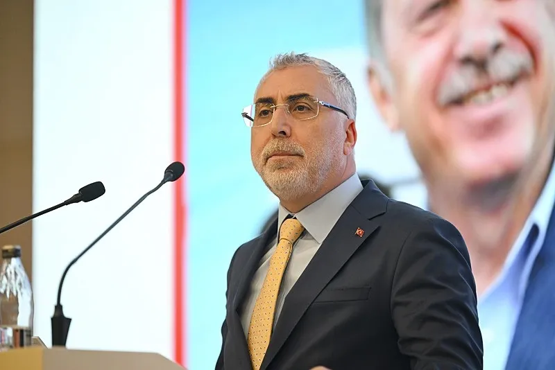 Çalışma Bakanı Vedat Işıkhan, çalışma hayatının ihtiyaçlarını tespit ettiklerini belirtti. (AA)