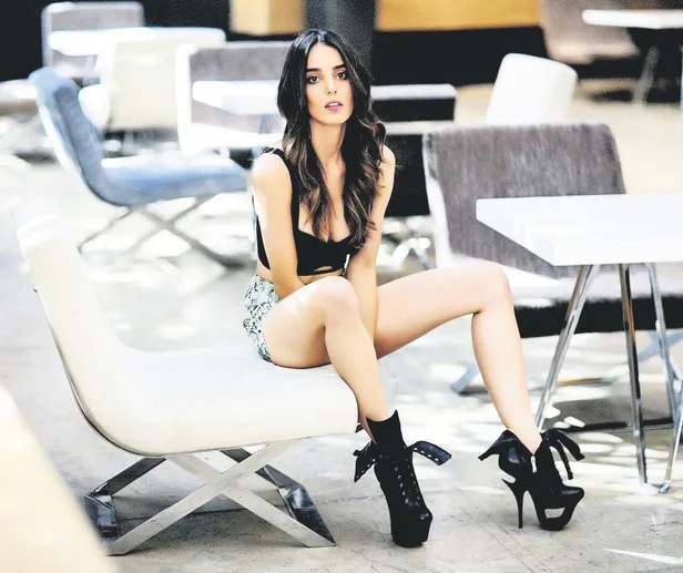 ilkay-gundoganin-hamile-esi-sara-gundogan-dolma-ve-kunefe-aserince-solugu-turk-restoraninda-aldi-saklambac-hab-1669935108141.jpg İlkay Gündoğan’ın hamile eşi Sara Gündoğan, dolma ve künefe aşerince soluğu Türk restoranında aldı | Saklambaç haberleri-18