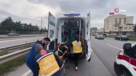 Kocaeli'de feci kaza! Bayram ziyaretine giden 8 kişilik ailenin bulunduğu araç yan yattı!-3