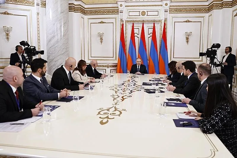 Paşinyan, Türk basın mensuplarının sorularını yanıtladı. (İHA)