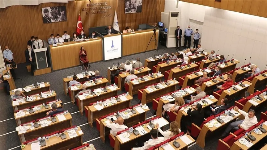 izmirde-demokrasi-sinavi-chpli-cemil-tugaydan-meclis-oturumlarina-kisitlama-karari-1778526640039.jpeg İzmir'de demokrasi sınavı: CHP’li Cemil Tugay’dan meclis oturumlarına kısıtlama kararı-3
