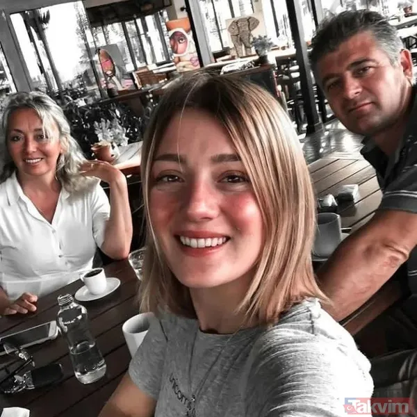 Gizem Karaca paylaştı annesini gören inanamadı! Münevver Karaca güzelliğiyle kızını solladı ‘Annesi değil ablası sandım’ - 22