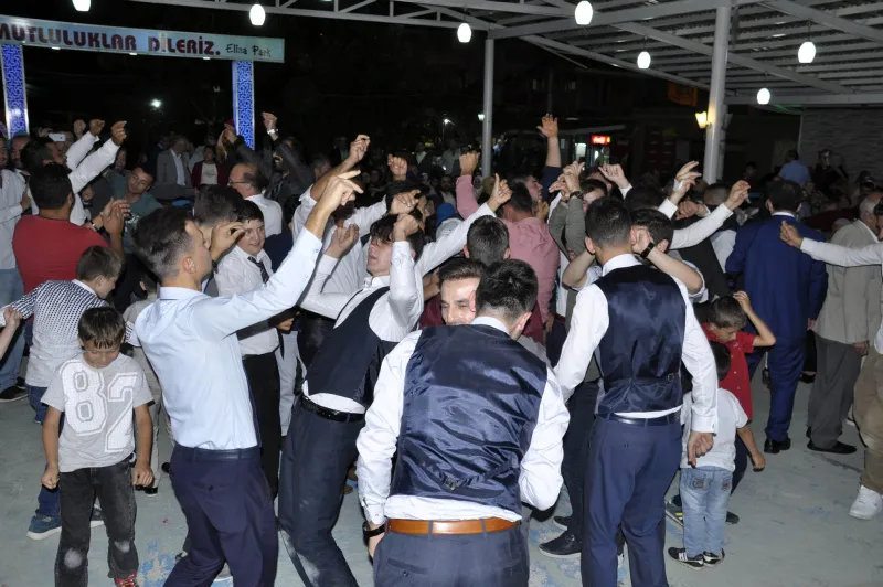 50 metrelik düğün takısı görenleri şaşkına çevirdi - 6