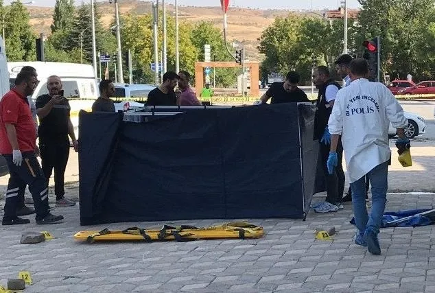 Ambulanstaki yaralıyı vurup öldürdüler!