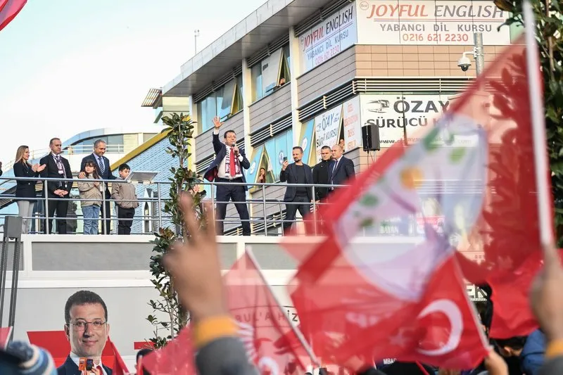 Ekrem İmamoğlu'nun Sancaktepe mitinginde DEM bayrakları sallandı