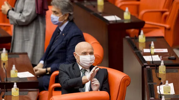 TBMM'de koronavirüs önlemi! Milletvekillerinin hepsi maske ve eldivenle geldi!-2