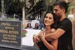 Dilan Polat annesinin mezarını ziyarete gitti! O fotoğraflara eleştiri gecikmedi: "Mezarlıkta bile paylaşım derdinde"