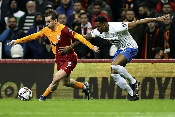 aslan-evinde-kukredi-galatasaray-4-2-rizespor-mac-sonucu-ozet-1645985752107.jpeg Aslan evinde kükredi! (Galatasaray 4-2 Rizespor MAÇ SONUCU ÖZET)-6