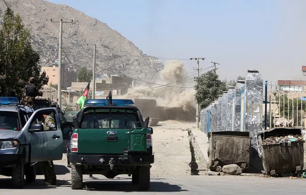 Son dakika:Afganistan'da canlı yayında Cumhurbaşkanlığı Sarayı'na saldırı!-3