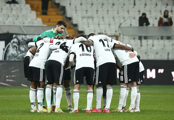 besiktas-goztepe-geriden-gelerek-yendi-kara-kartal-kotu-gidisati-durdurdu-1640286759140.jpg Son dakika! Beşiktaş - Göztepe geriden gelerek yendi! Kara Kartal kötü gidişatı durdurdu-2