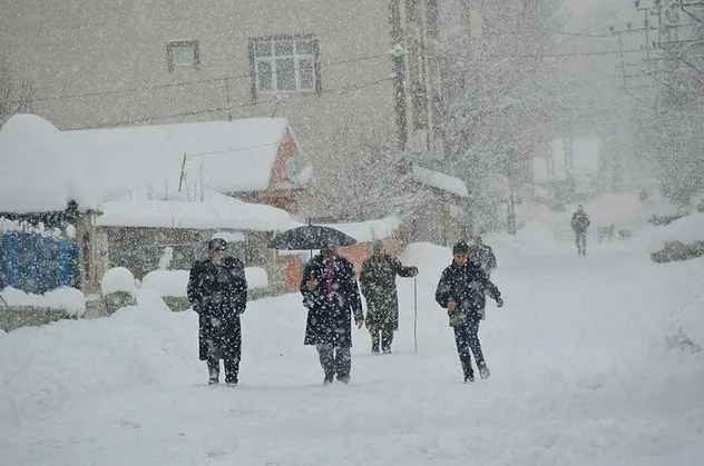 Haberler peş peşe geldi! O illerde okullar tatil