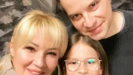 Pınar Altuğ'dan Sert Tepki: Cenazedeki Sakız Görüntüleri Ortalığı Karıştırdı