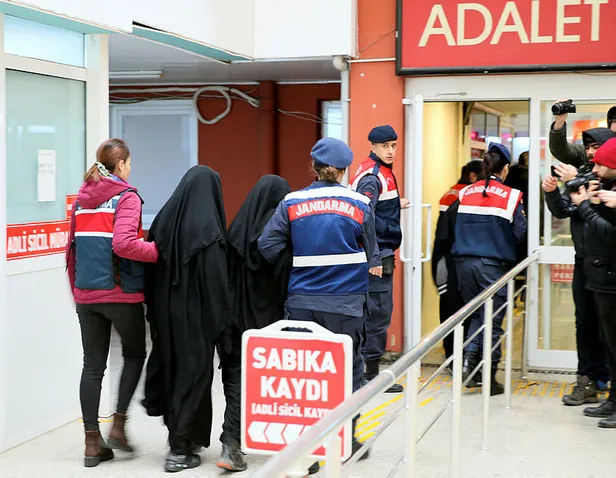DEAŞ'ın sözde emirinin eşinin de bulunduğu 4 kadın yakalandı-1