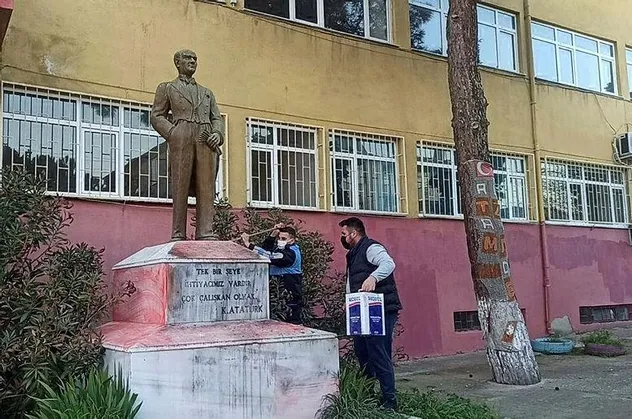 Tekirdağ'da Atatürk büstüne saldırı!
