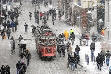 İstanbul’da kar yağışı etkili olmaya başladı! Valilik’ten açıklama geldi
