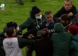 Başakşehir - Trabzonspor maçında ortalık karıştı! Kırmızı kartlar havada uçuştu