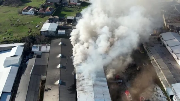 eyupsultanda-sanayi-sitesinde-buyuk-fabrika-yangini-1671712842019.jpeg