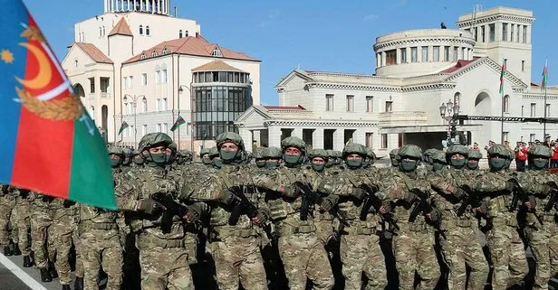 Azerbaycan Karabağ Zaferi’nin üçüncü yıldönümünü kutluyor! İşgalden kurtarılan Hankendi’de gövde gösterisi