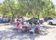 Sosyete bin TLye şezlong kiraladı vatandaş kahkahayı bastı! Ağaç altı yeter bize!