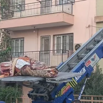 Cesedi yük asansörüyle taşındı