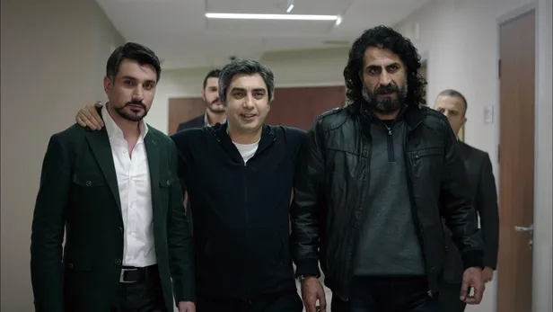 kurtlar-vadisi-ozleyenlere-mujde-verildi-3-basrolunden-birisi-oyle-bir-rolle-geri-donuyor-ki-1699359377725.jpg Kurtlar Vadisi özleyenlere müjde verildi! 3 başrolünden birisi öyle bir rolle geri dönüyor ki...-3