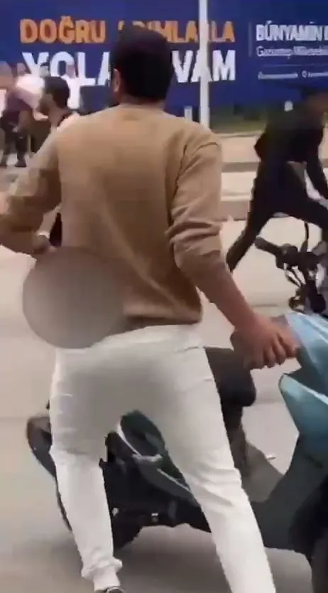 goz-donmus-chpliler-kan-akitti-gaziantepte-ak-partililere-yapilan-silahli-ve-sopali-saldirinin-goruntuleri-ort-1683666129013.jpeg Gözü dönmüş CHP'liler kan akıttı! Gaziantep'te AK Partililere yapılan silahlı ve sopalı saldırının görüntüleri ortaya çıktı-2